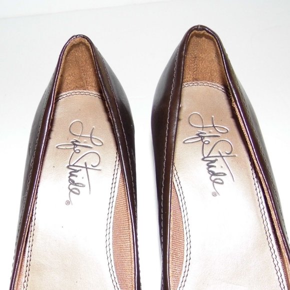 Life Stride Brown Shoes 8M - Picture 3 of 7